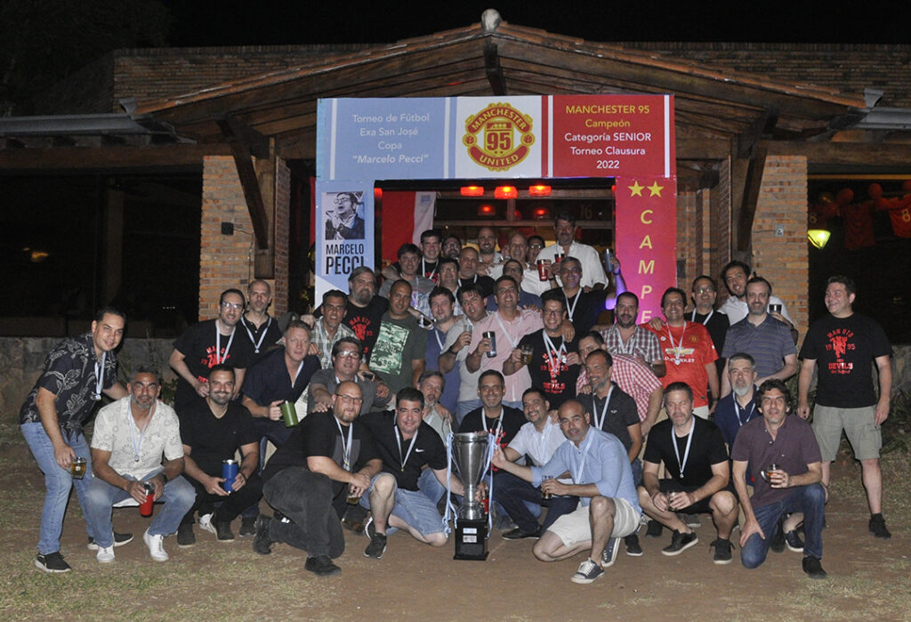 La familia de la Promoción 95 (Manchester) festejaron el campeonato