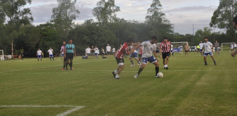 Estudiantes igualó 2 a 2 ante Grecia