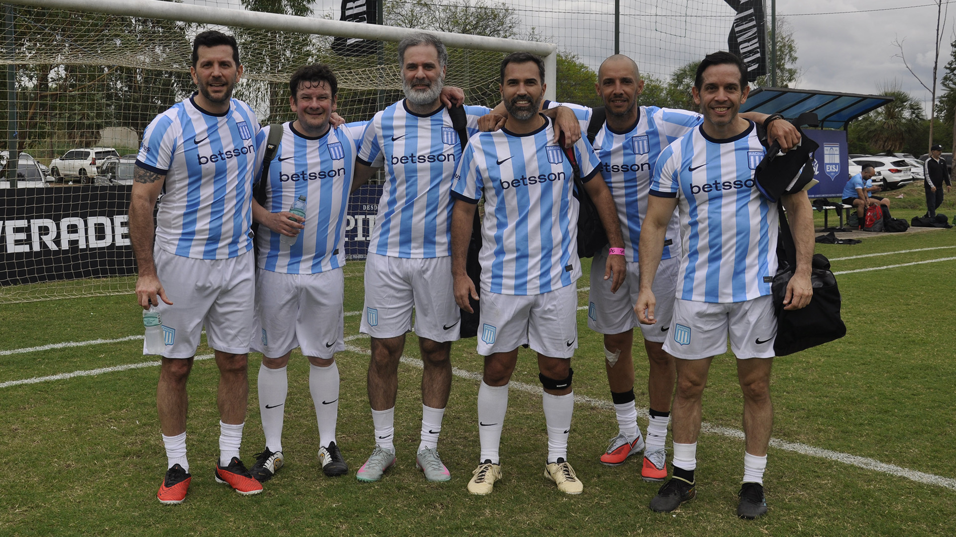 Racing celebrando la victoria.